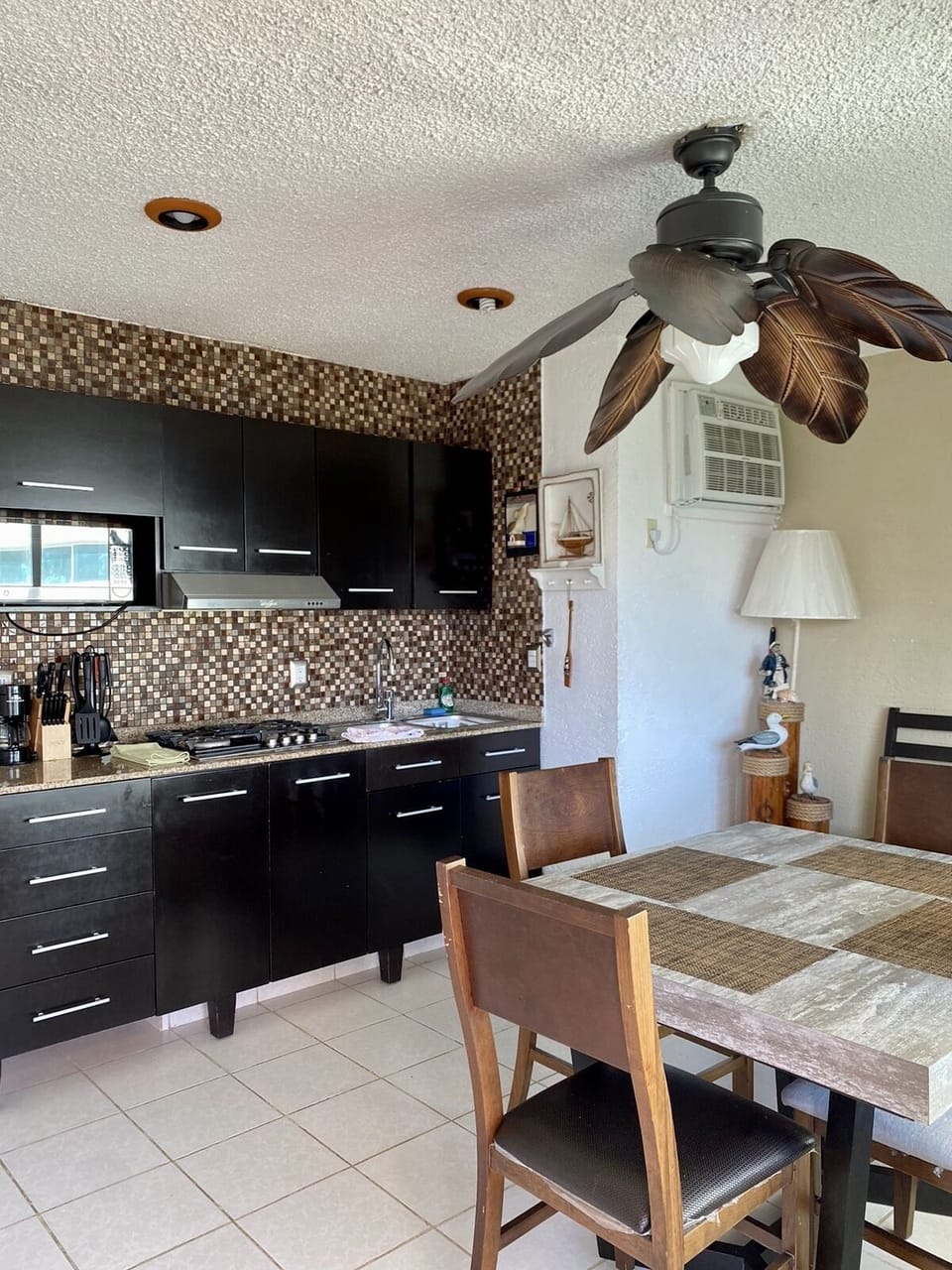 Family Apartment | Private kitchenette | Full-size fridge, microwave, stovetop, cookware/dishes/utensils