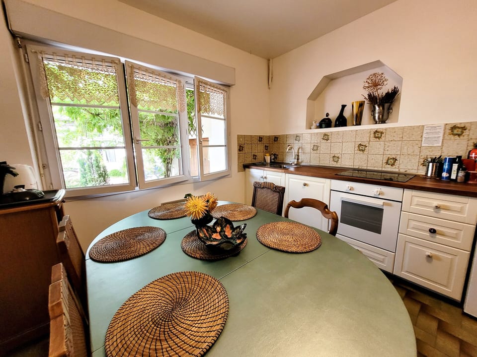 Family Apartment, Ensuite (La Nacelle) | Private kitchen