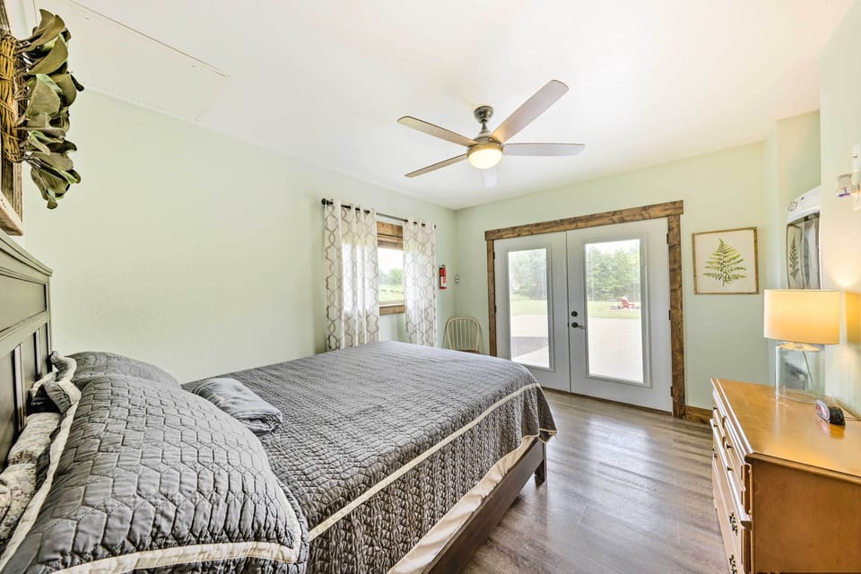 Bedroom 1 | Queen Bed