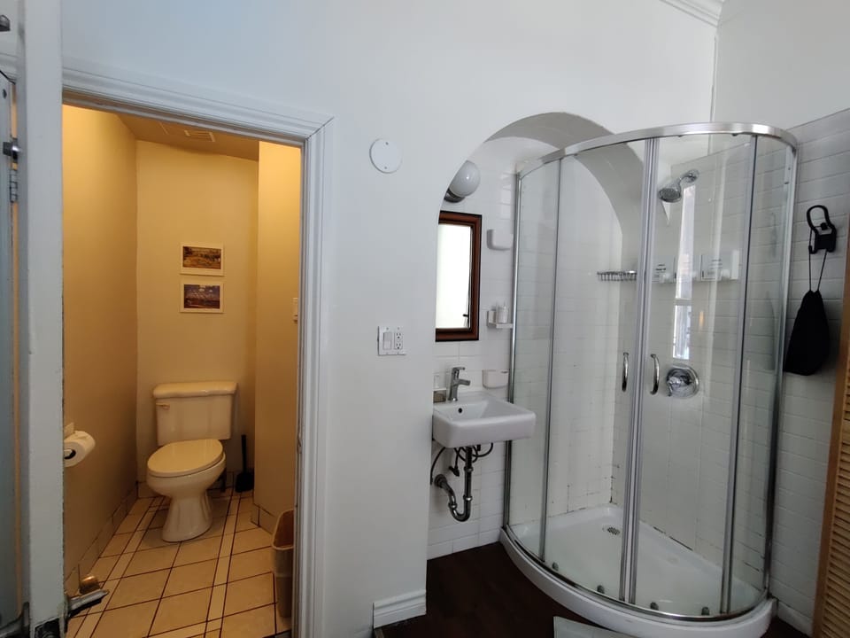 Economy Room, 1 Queen Bed | Bathroom | Shower, free toiletries, hair dryer, towels