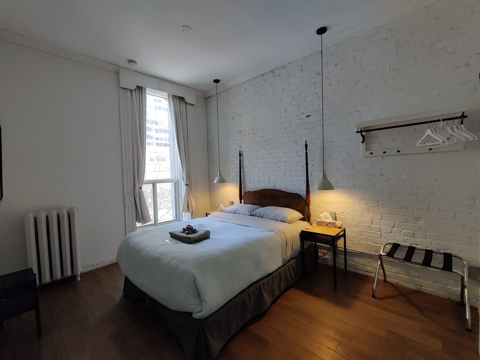 Classic Room, 1 Bedroom | Desk, iron/ironing board, free WiFi, bed sheets