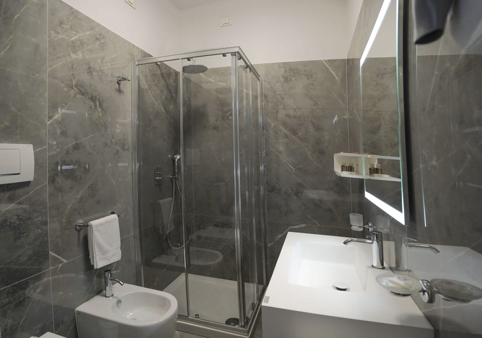 Deluxe Double Room, Balcony, Sea View | Bathroom | Shower, free toiletries, hair dryer, bidet