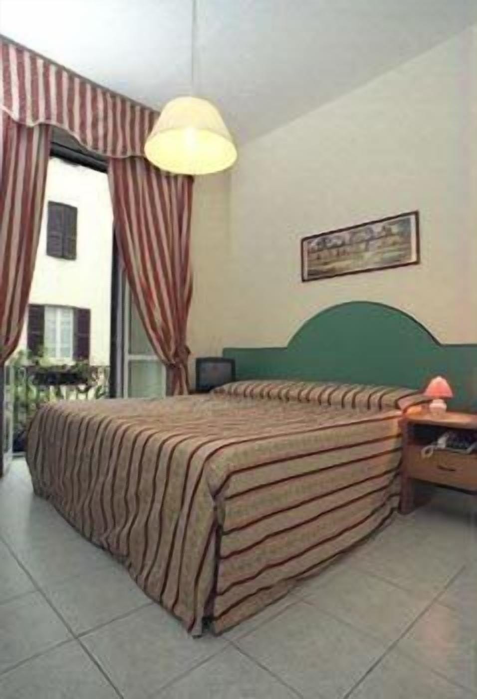 Select Comfort beds, in-room safe, desk, iron/ironing board