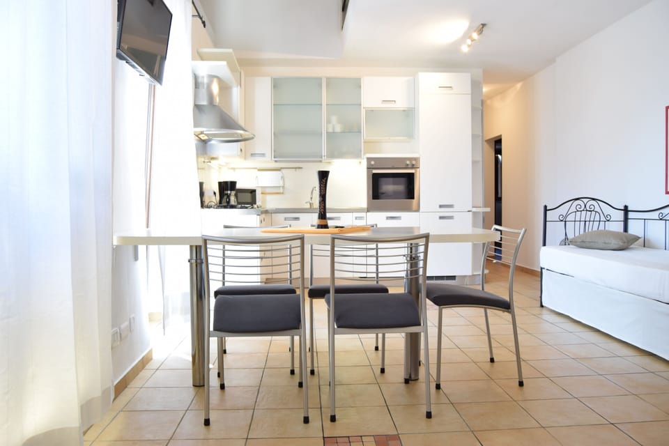 Grand Duplex, 3 Bedrooms, Balcony, Garden View | In-room safe, free cribs/infant beds, bed sheets