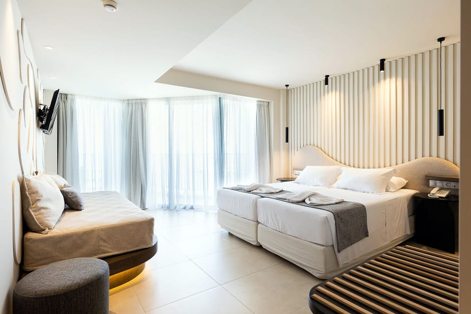 Junior Suite, Sea View | Egyptian cotton sheets, premium bedding, in-room safe, soundproofing