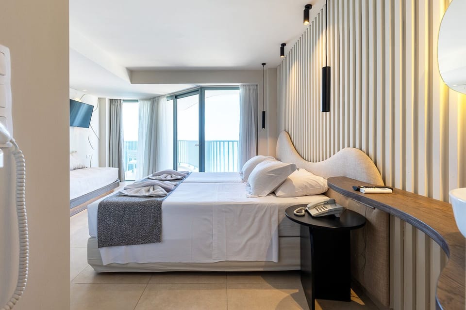 Junior Suite, Sea View | Egyptian cotton sheets, premium bedding, in-room safe, soundproofing