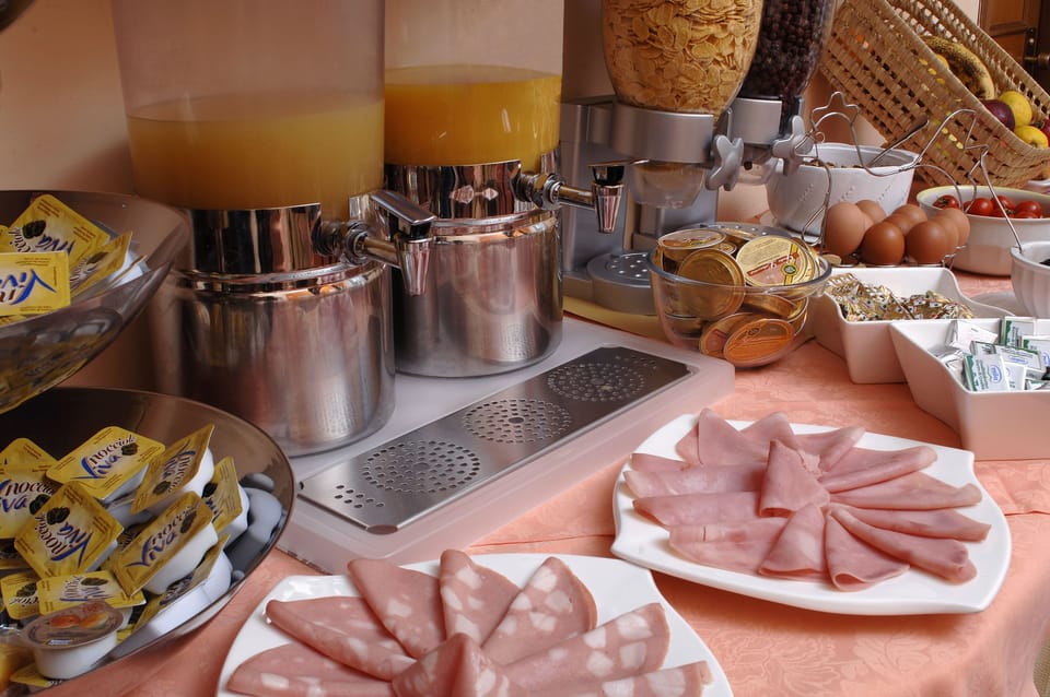 Daily buffet breakfast for a fee