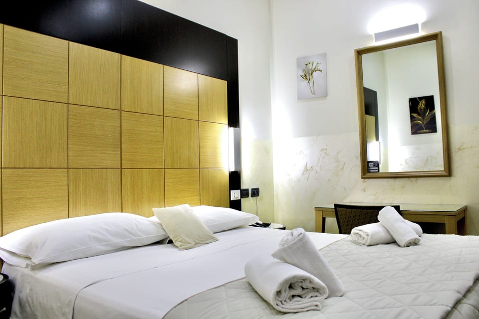 Classic Double or Twin Room | Premium bedding, desk, blackout drapes, soundproofing