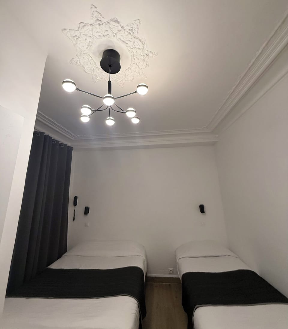 Triple Room | Iron/ironing board, free cribs/infant beds, free WiFi, bed sheets