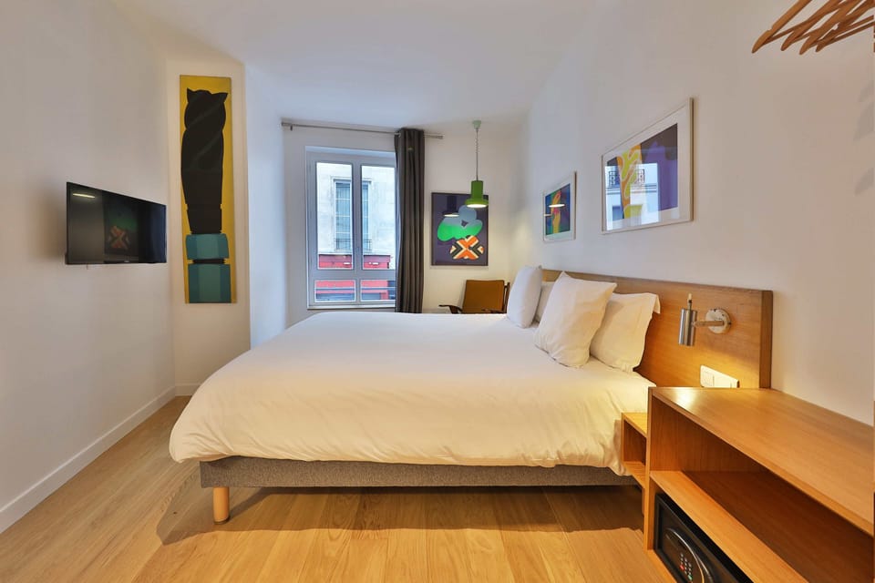 Premium bedding, in-room safe, desk, laptop workspace