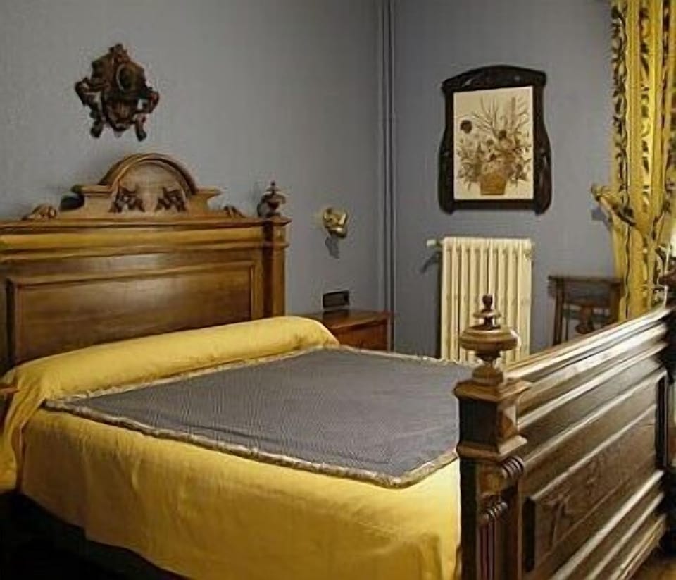 Premium bedding, down comforters, in-room safe, desk
