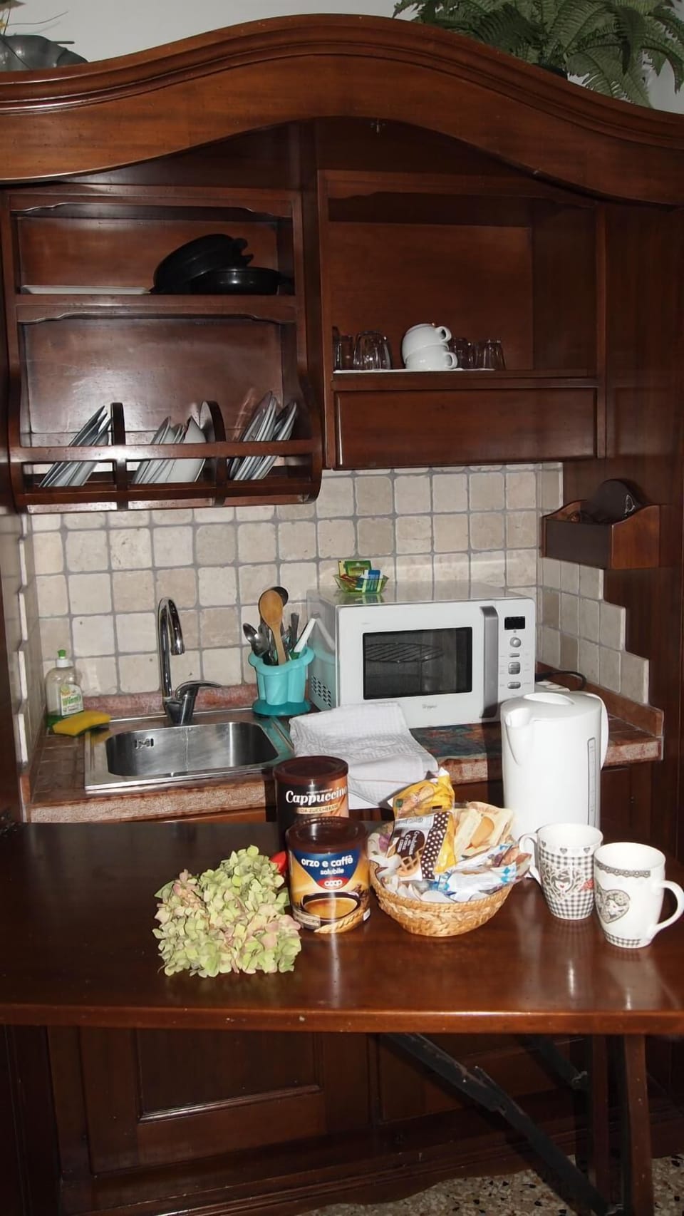 Comfort Suite | Private kitchen | Fridge, oven, stovetop, dishwasher