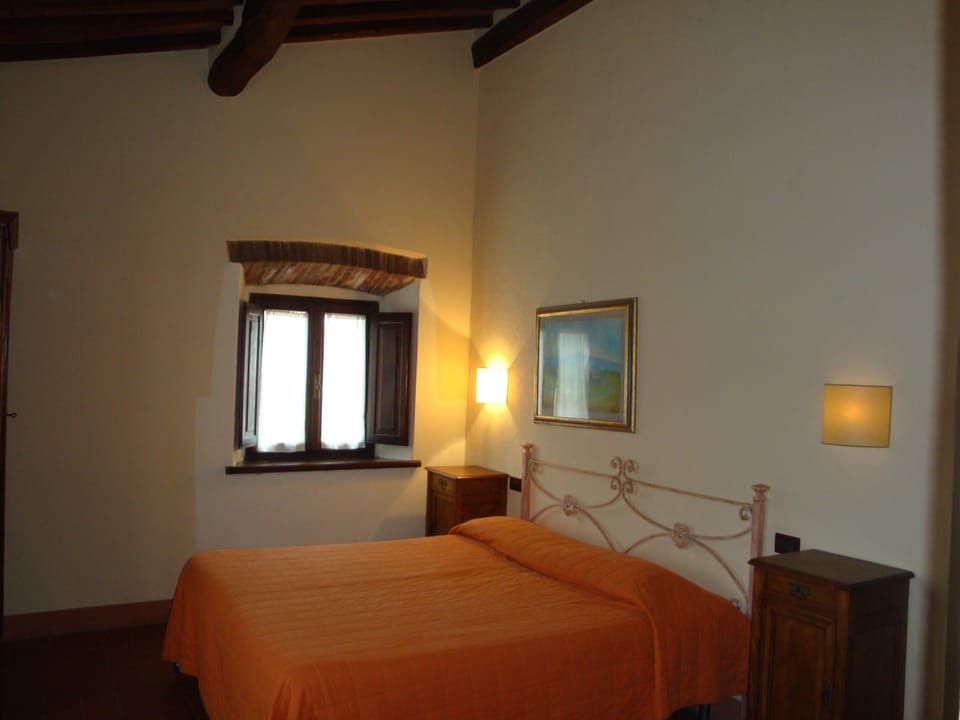 Free cribs/infant beds, free WiFi