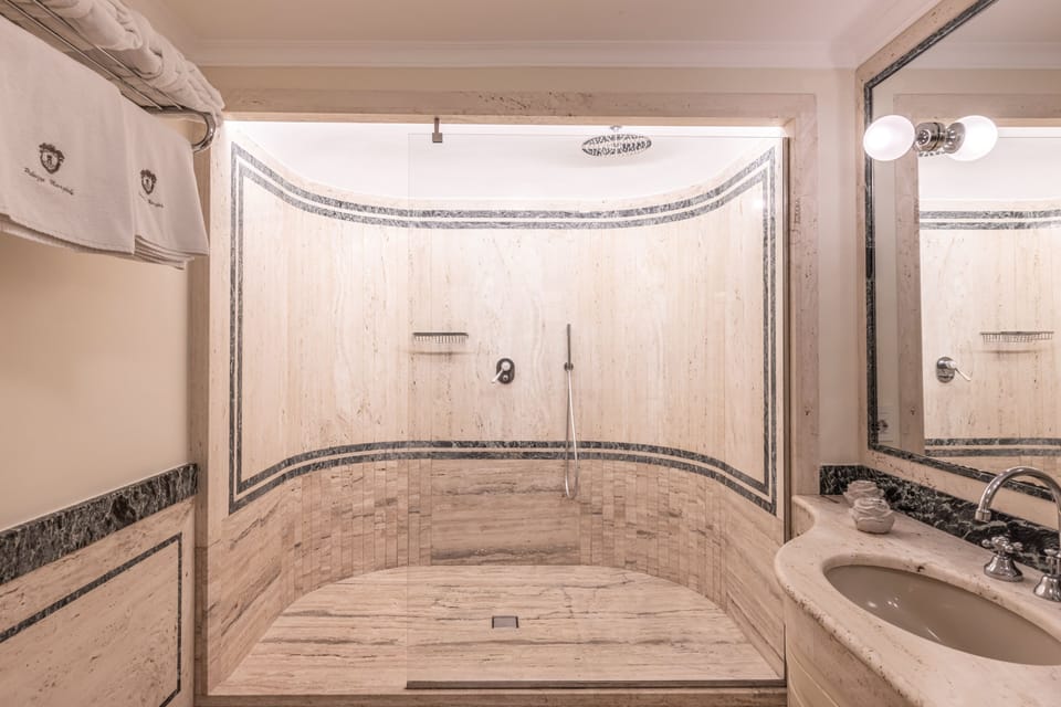 Junior Suite (French balcony) | Bathroom | Shower, free toiletries, hair dryer, slippers