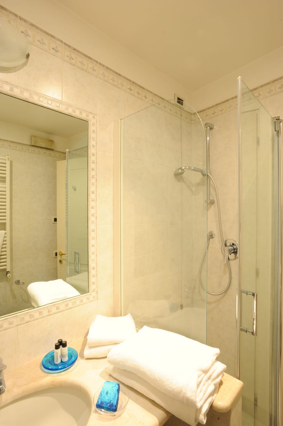 Basic Double Room Single Use | Bathroom | Hair dryer, bidet, towels
