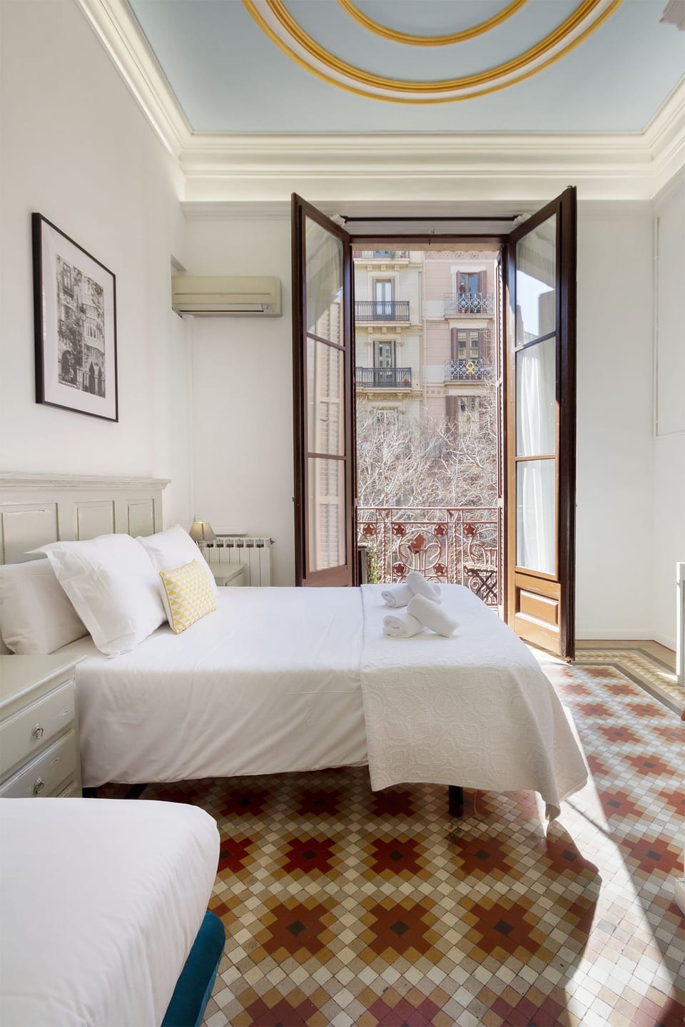 Superior Triple Room, Private Bathroom (balcón) | Free WiFi, bed sheets
