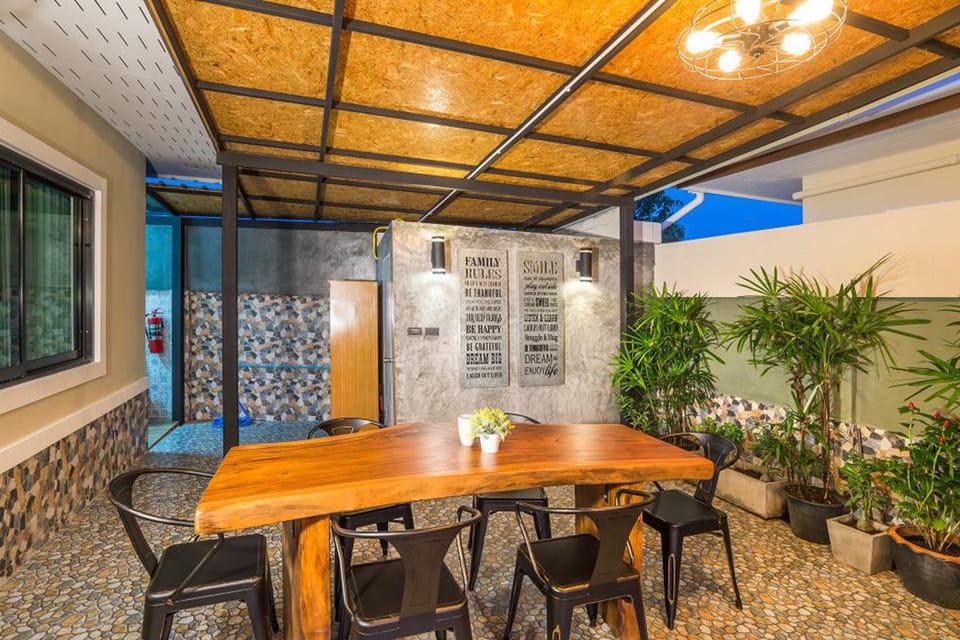Four Bedrooms Villa | In-room dining