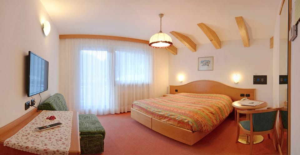 Double Room | Egyptian cotton sheets, hypo-allergenic bedding, pillowtop beds