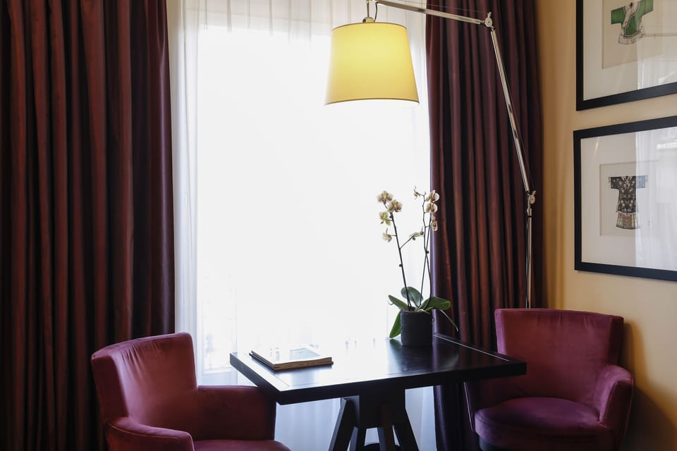 Deluxe Room, 1 King Bed | Frette Italian sheets, premium bedding, minibar, in-room safe