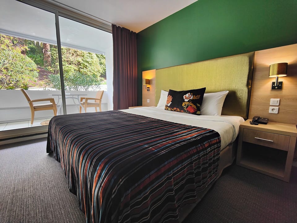 Superior Room, 1 King Bed | Premium bedding, minibar, in-room safe, iron/ironing board