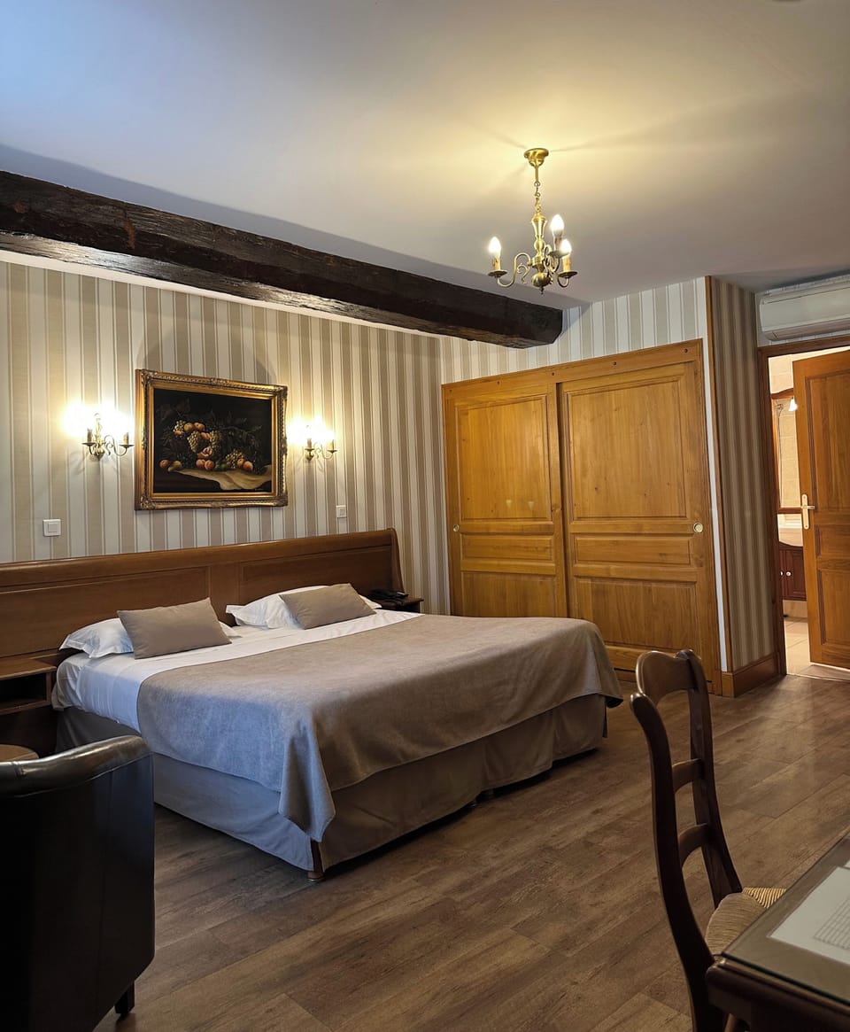 Comfort Double Room, Private Bathroom | 1 bedroom, hypo-allergenic bedding, in-room safe, desk