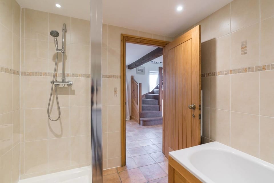 Downstairs loo bath and shower
