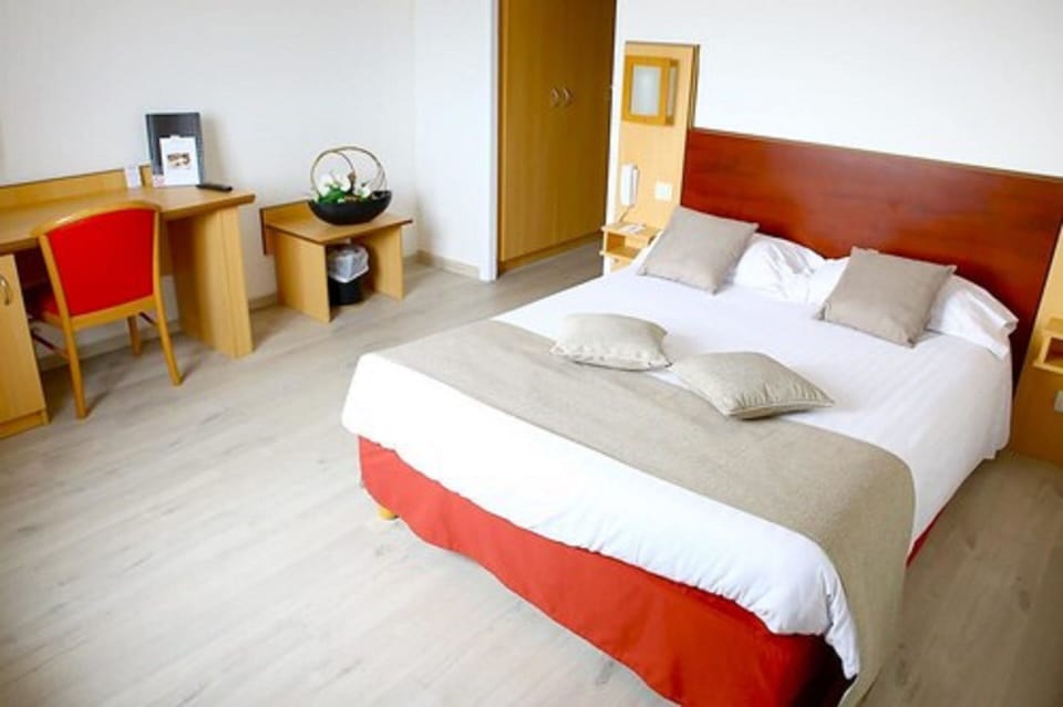 In-room safe, desk, soundproofing, iron/ironing board (on request)