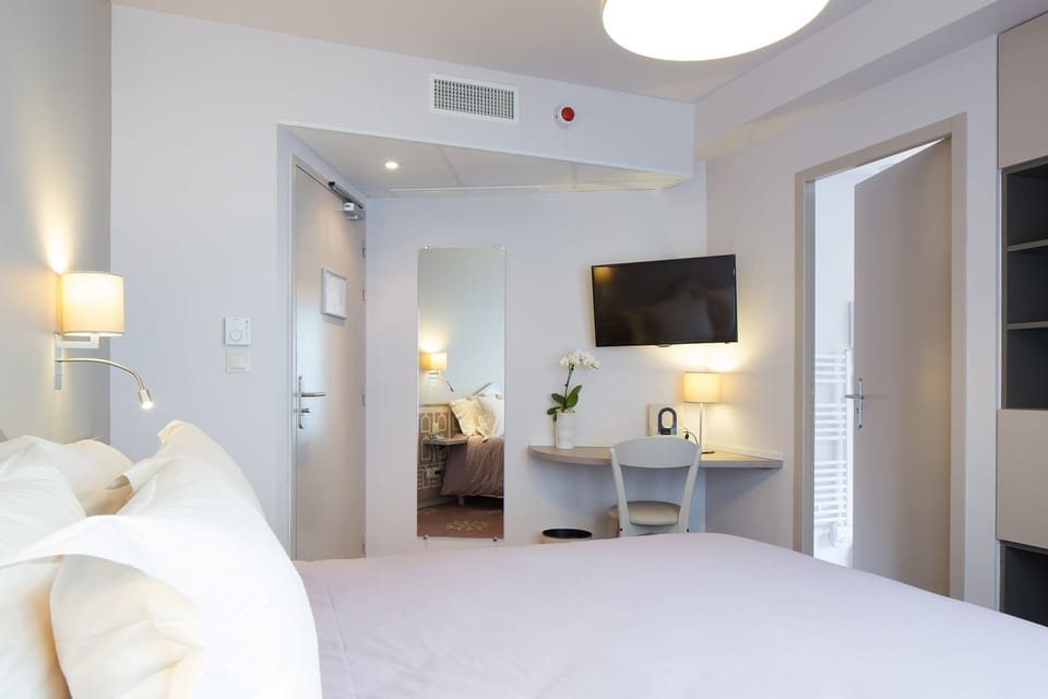 Superior Double Room | Free minibar, in-room safe, desk, blackout drapes