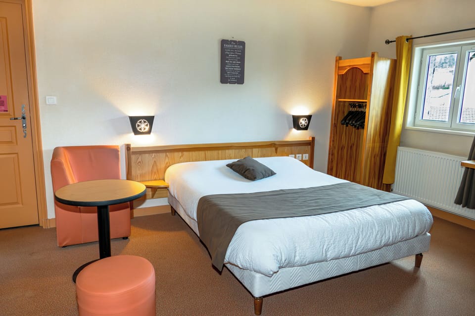 Comfort Twin Room, 1 Bedroom, Private Bathroom | Premium bedding, down comforters, Select Comfort beds, in-room safe