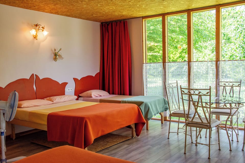Chambre Quintuple dans le parc | Individually decorated, individually furnished, blackout drapes