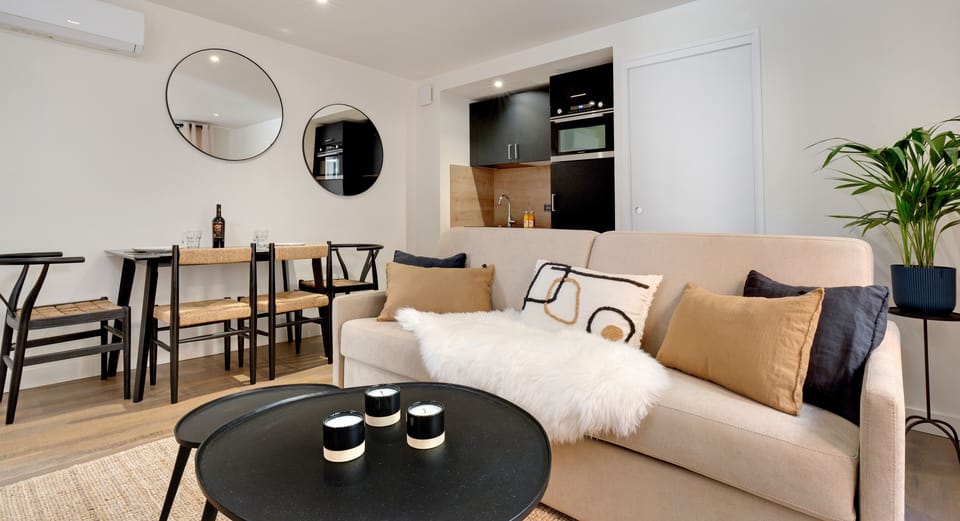 Apartment | Living area | 43-inch flat-screen TV with satellite channels, TV, table tennis