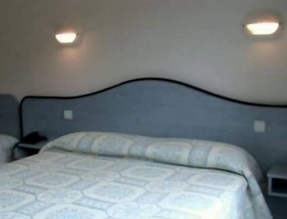 Desk, soundproofing, iron/ironing board, WiFi