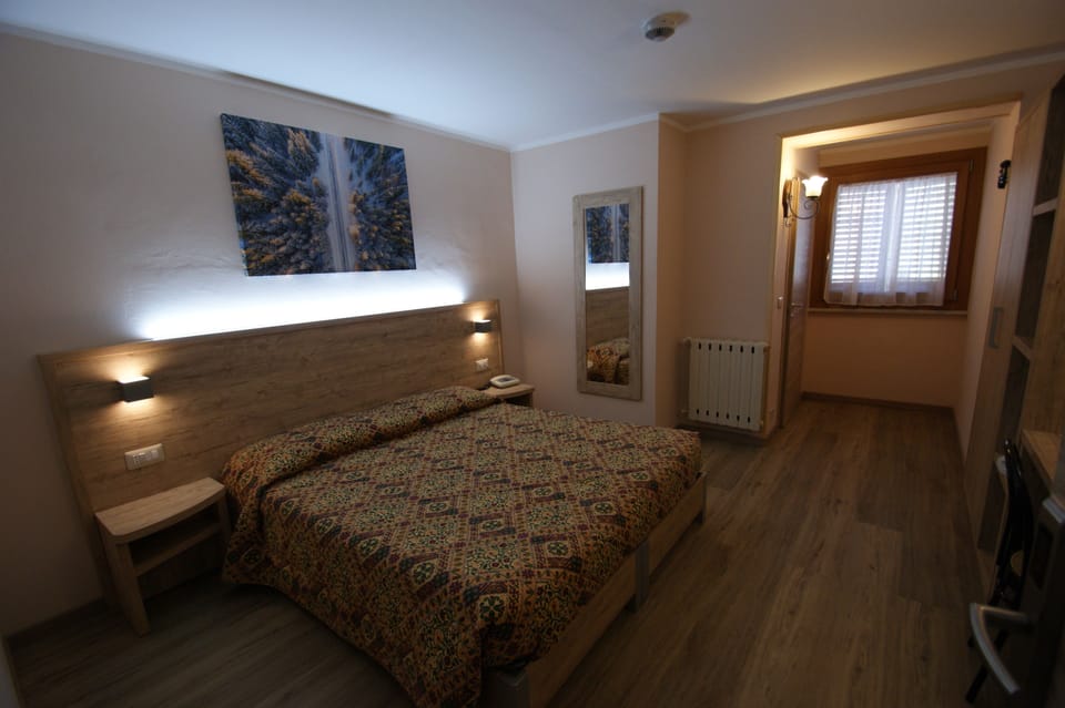 Superior Double or Twin Room, 1 Bedroom, Non Smoking | In-room safe, desk, free WiFi