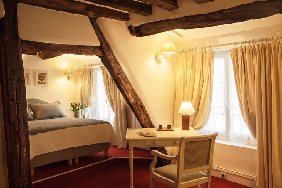 Superior Room | In-room safe, desk, free WiFi, bed sheets