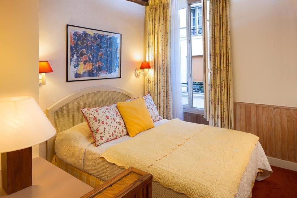 Double Room | In-room safe, desk, free WiFi, bed sheets