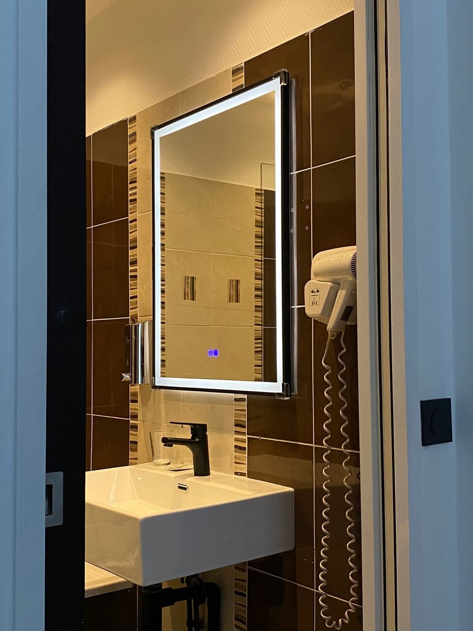Shower, towels