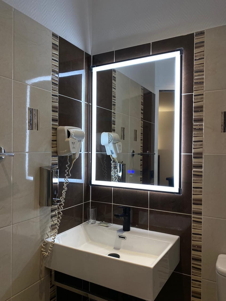 Shower, towels