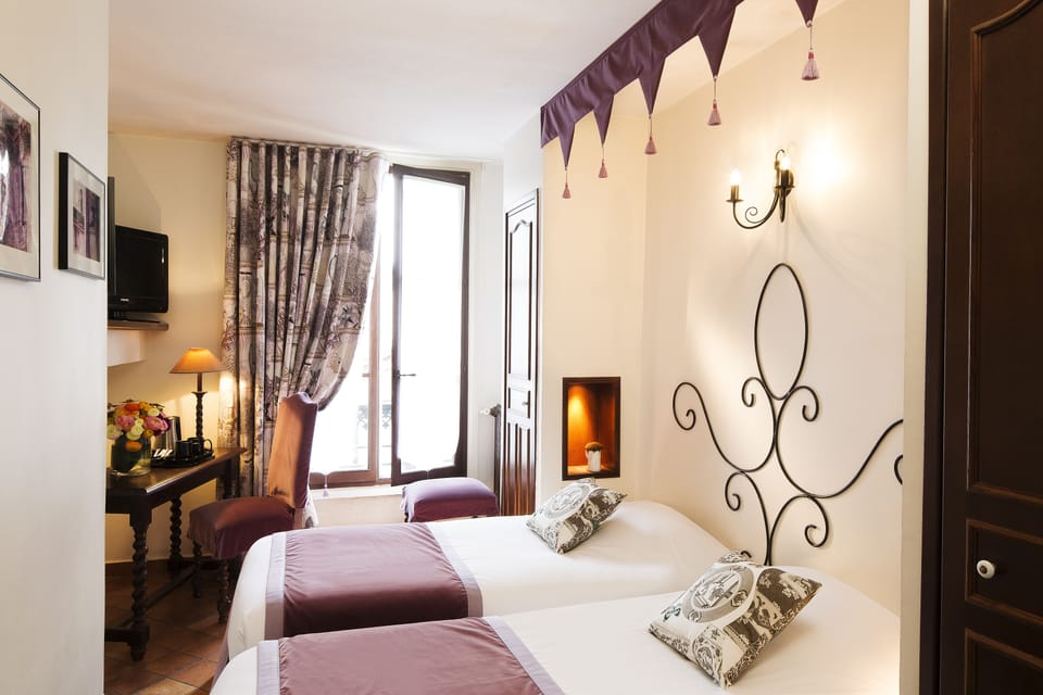 Twin Room | In-room safe, desk, soundproofing, free WiFi