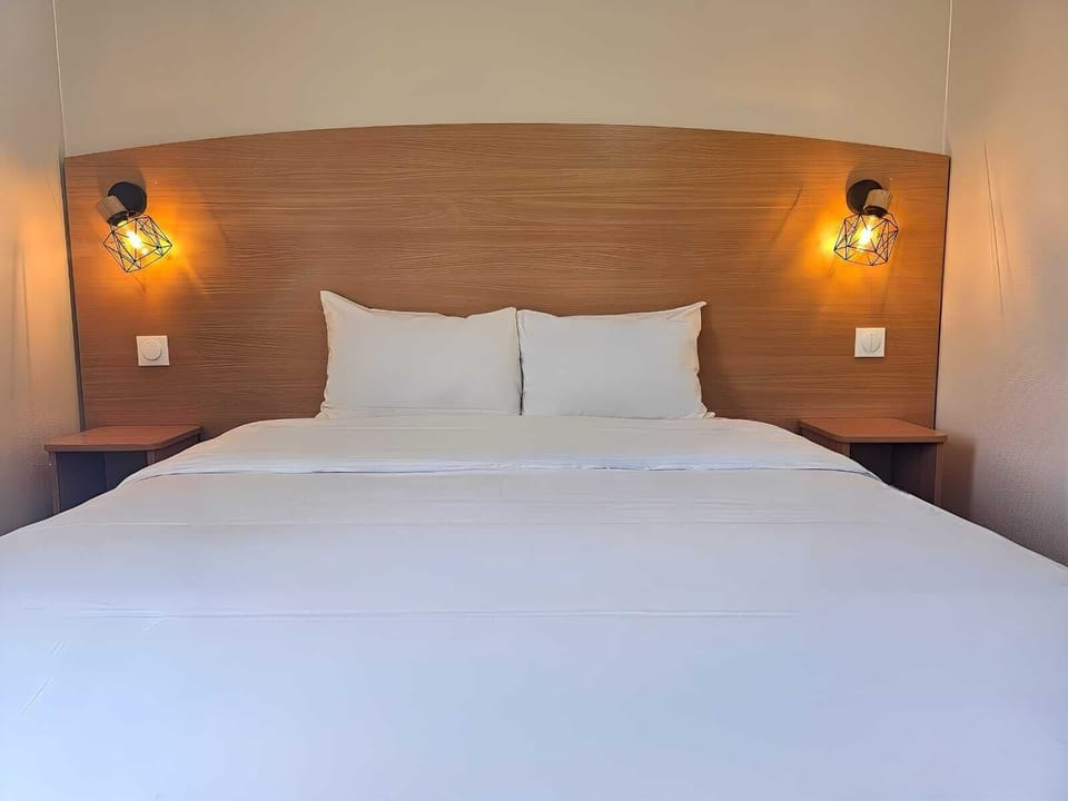 Double Room | Iron/ironing board (on request), WiFi (free), bed sheets