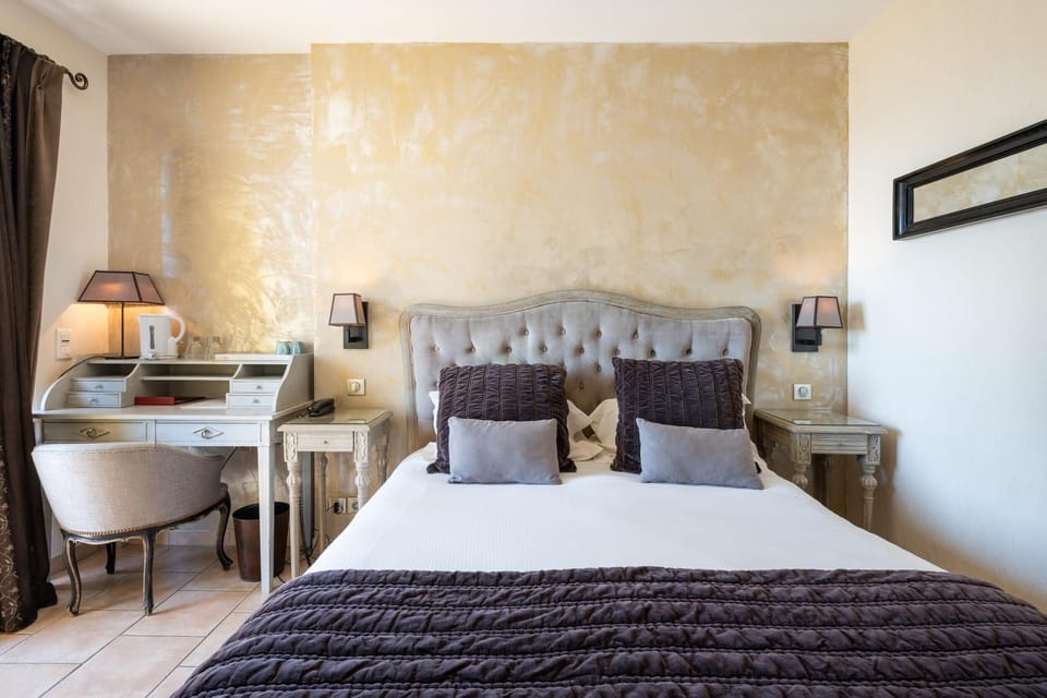 Superior Double Room | 1 bedroom, premium bedding, minibar, in-room safe