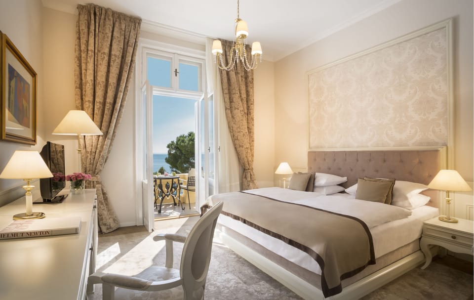 Superior Double Room, Sea View | Minibar, in-room safe, desk, free cribs/infant beds