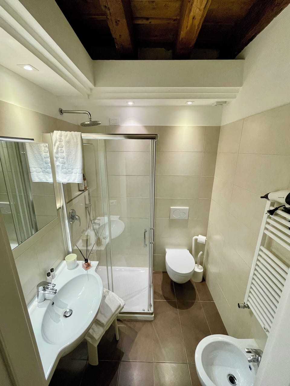 Single Room | Bathroom | Separate tub and shower, hair dryer, towels