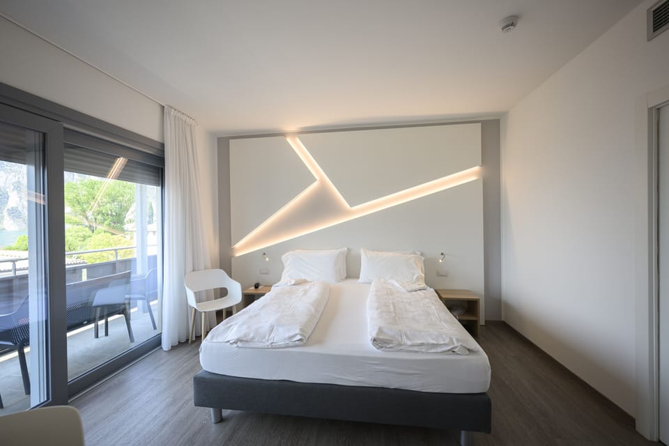 Suite | In-room safe, desk, free WiFi, bed sheets