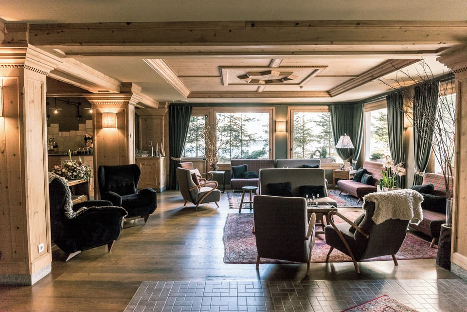Lobby lounge