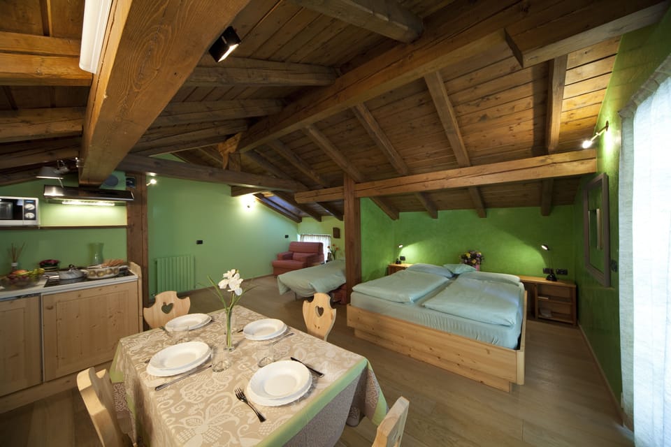 Suite (Attic) | Private kitchenette | Coffee/tea maker, electric kettle