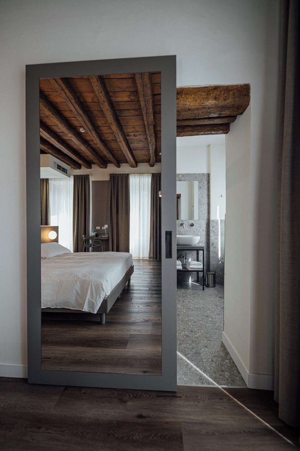 Junior Suite | Living area | 32-inch flat-screen TV with satellite channels