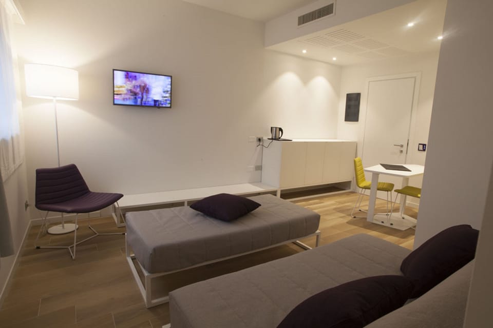 Design Suite, 1 Double Bed with Sofa bed, Accessible | Living area | 32-inch LED TV with satellite channels, TV, first-run movies