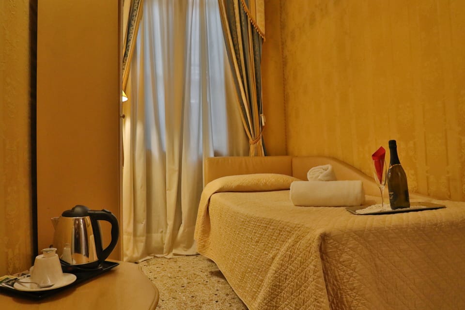 Single Room | Premium bedding, down comforters, in-room safe, desk