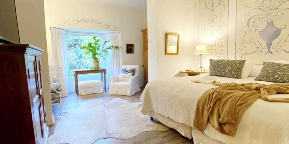 Deluxe | Premium bedding, pillowtop beds, minibar, in-room safe