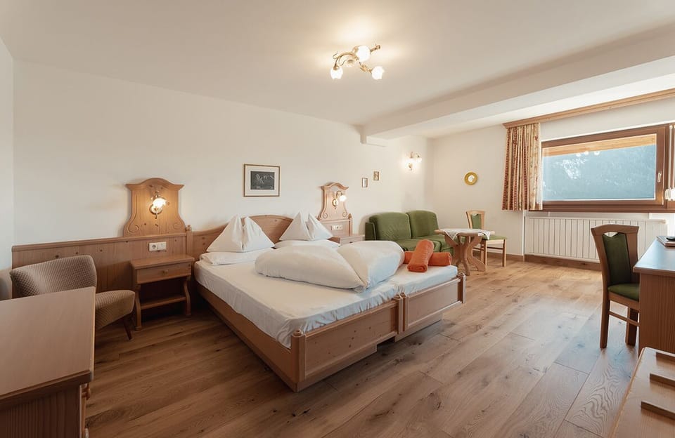 Comfort Double or Twin Room, Non Smoking, Mountain View (2 pax) | In-room safe, desk, laptop workspace, blackout drapes